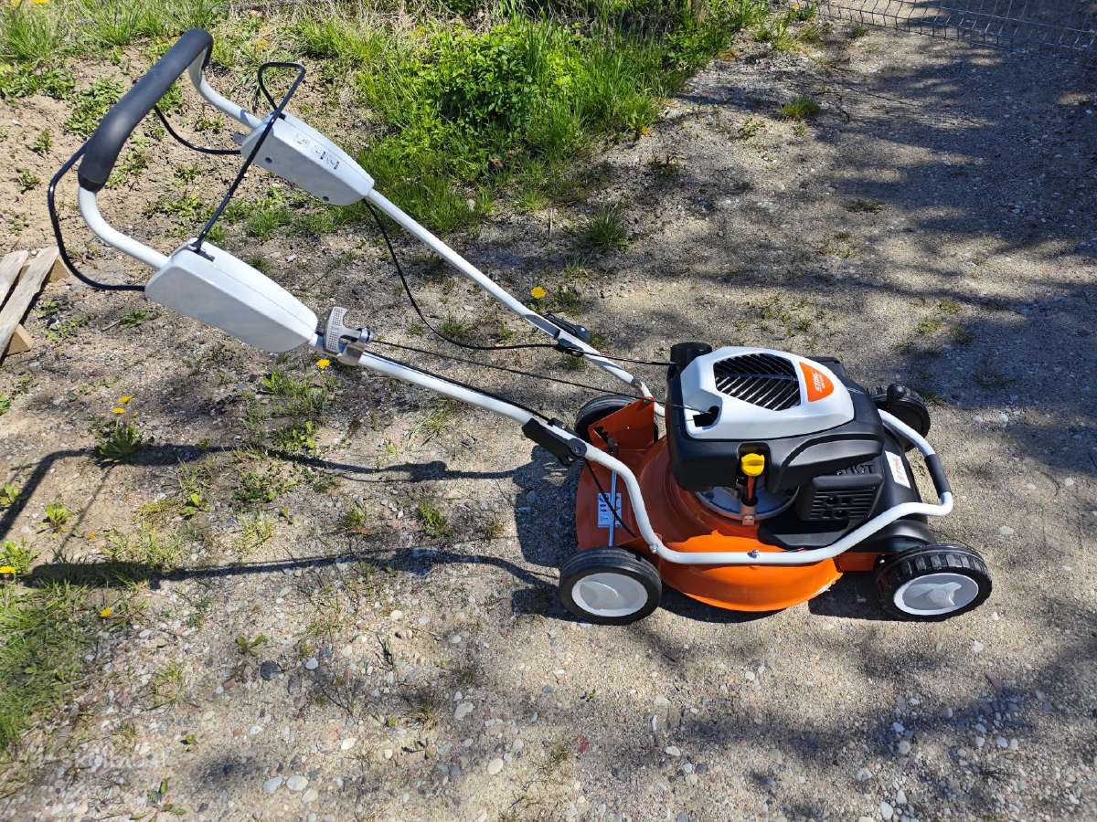 Parduodu naujas žoliapjoves Stihl Rm 2rt ir Rm 2r