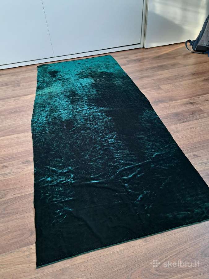 Audinys žalias aksominis 150x60cm