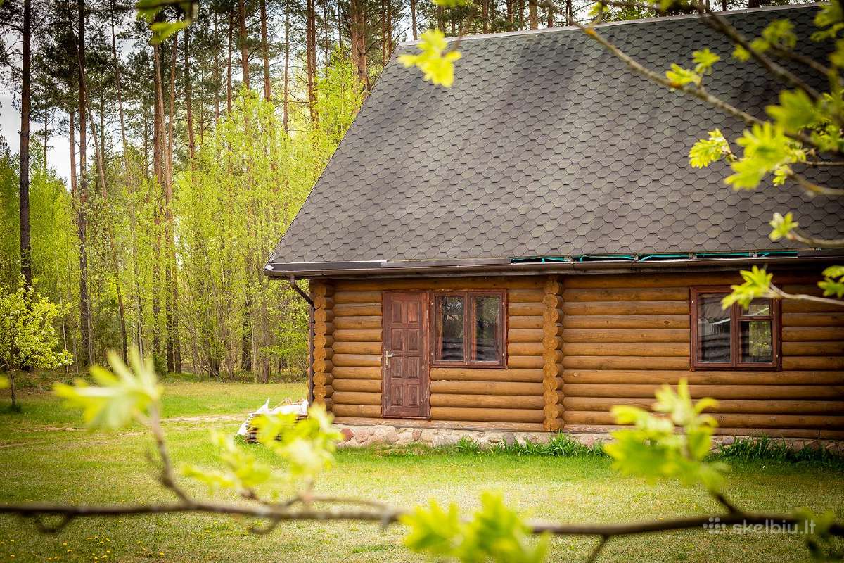 Parduodamas rąstinis namas nukėlimui