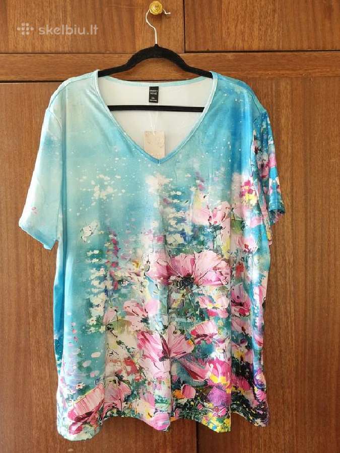 Vasarinė melsva gėlėta palaidinė (plus size)