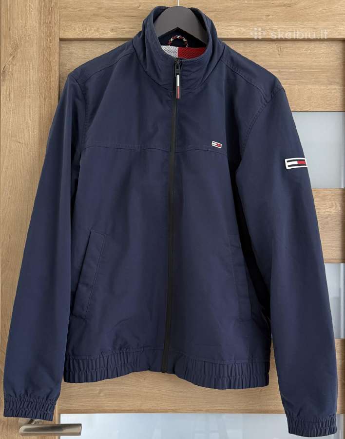 Tommy Jeans striukė.