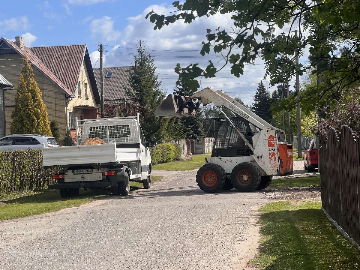 Bobcat nuoma su operatoriumi, savivarčio paslaugos - nuotraukos Nr. 6