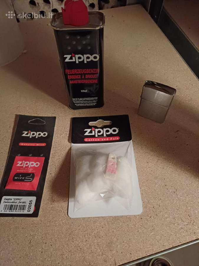 Zippo su priedais