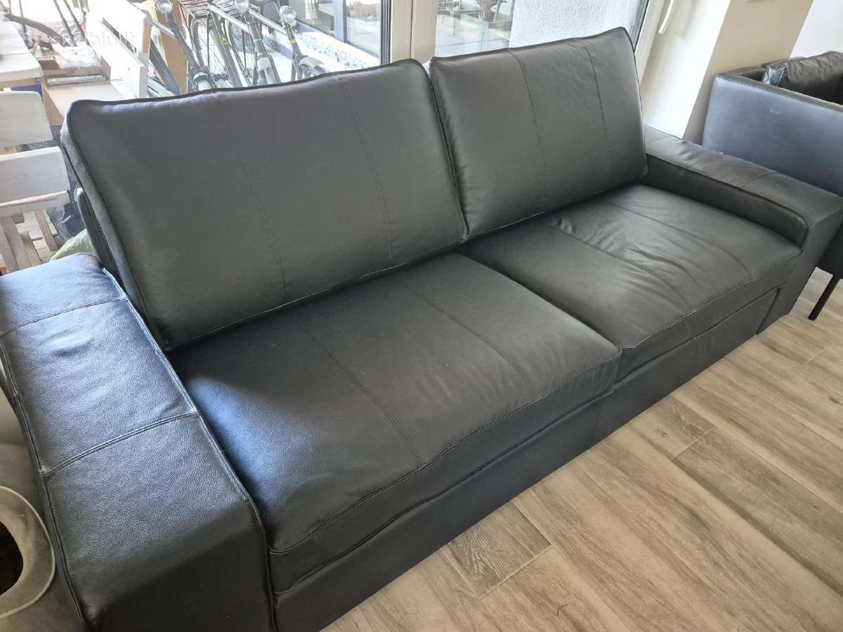 Odinė sofa juoda