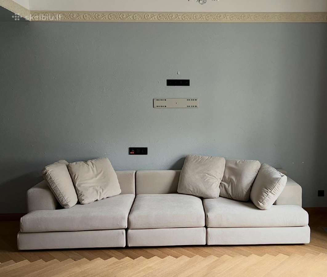 Idealios būklės pervilkta Cassina Miloe sofa - nuotraukos Nr. 3