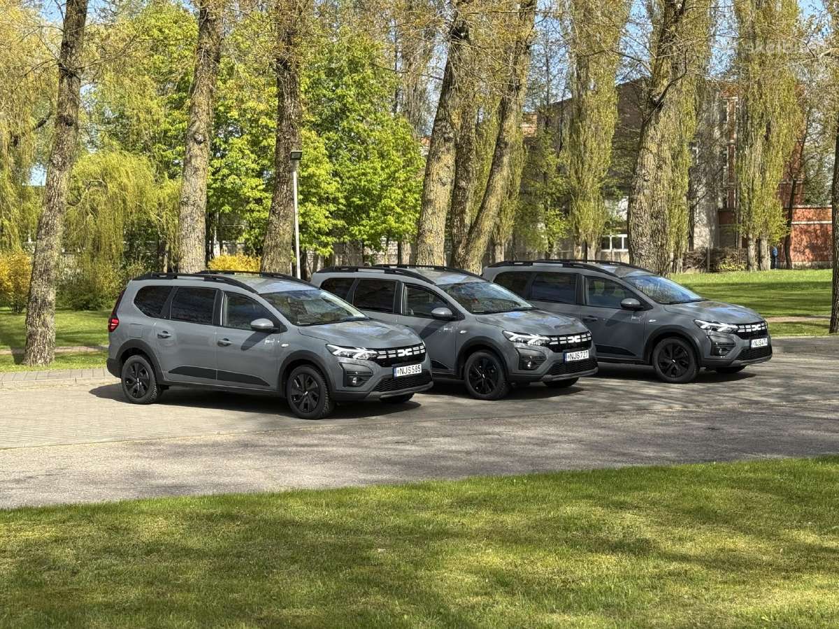 Automobilių nuoma , galima vykti į užsienį