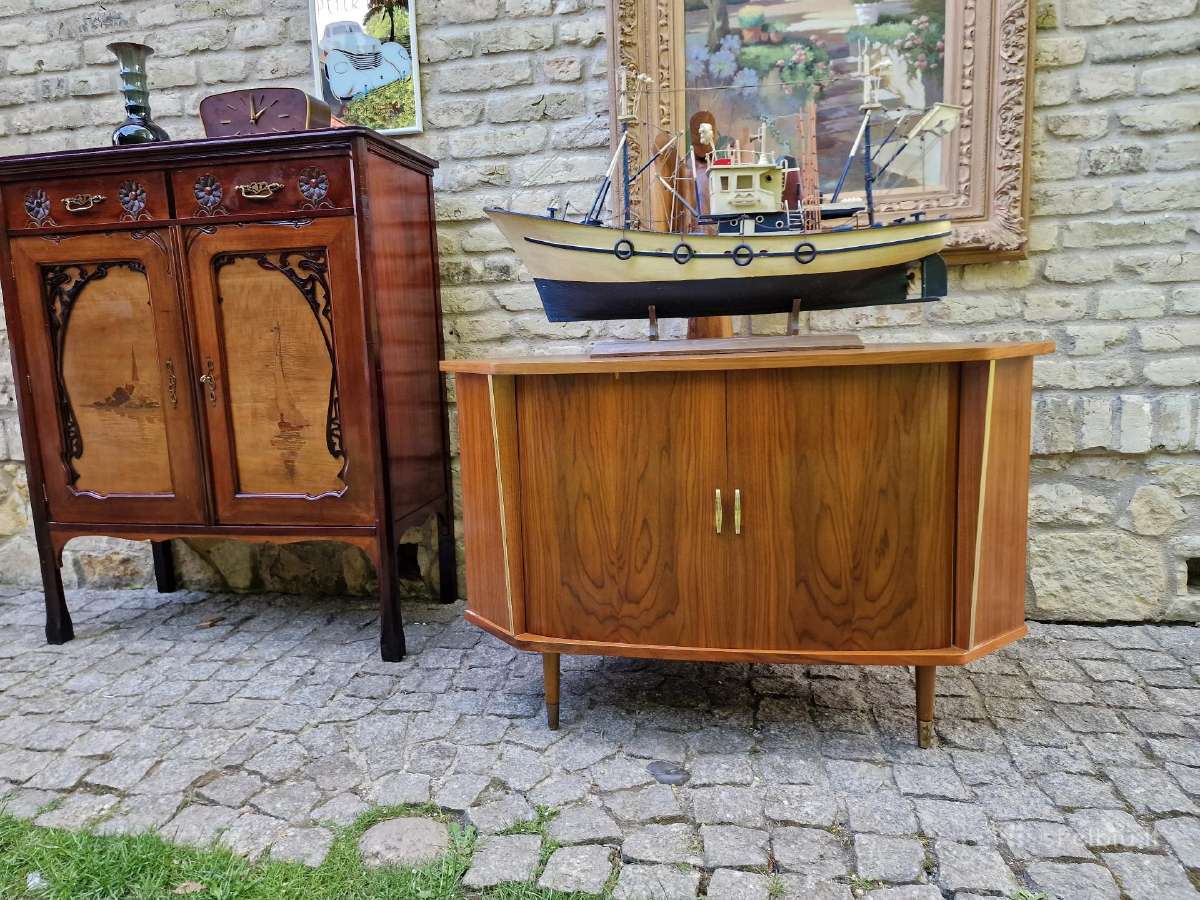 Vintažinė mid century riešuto kampinė spintelė - nuotraukos Nr. 2