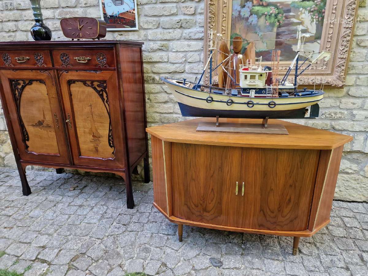 Vintažinė mid century riešuto kampinė spintelė - nuotraukos Nr. 6
