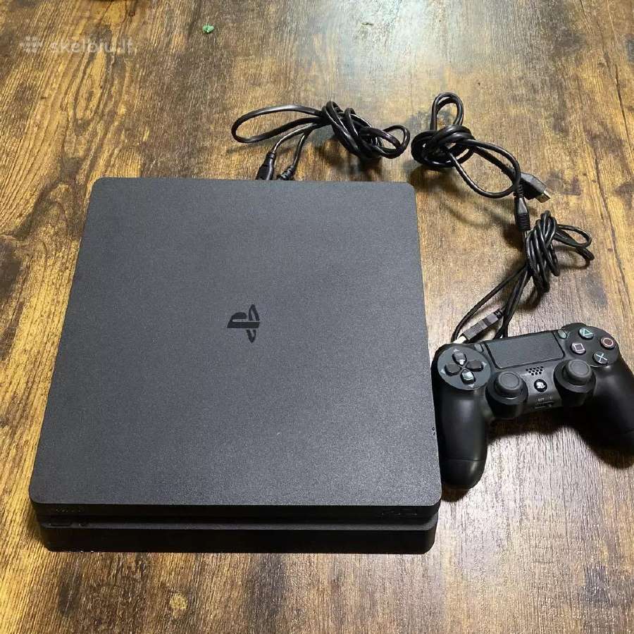 Ps4 Slim 500gb + Assassins Creed kolekcija.