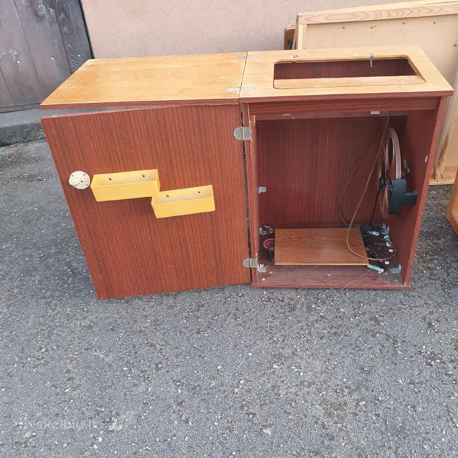 Siuvimo mašinos stalas - 10 Eur