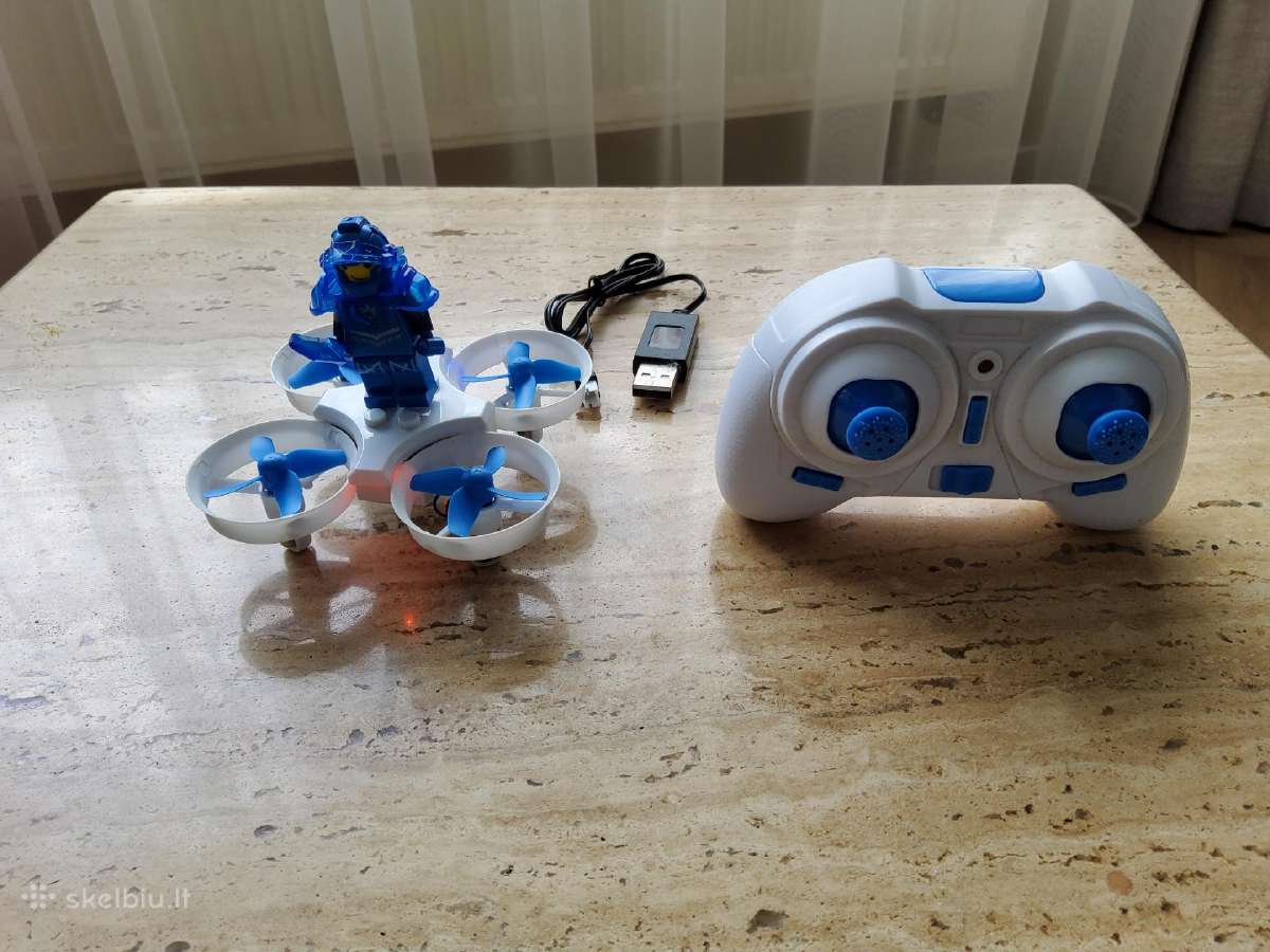 Skraidantis žmogeliukas kaip Lego