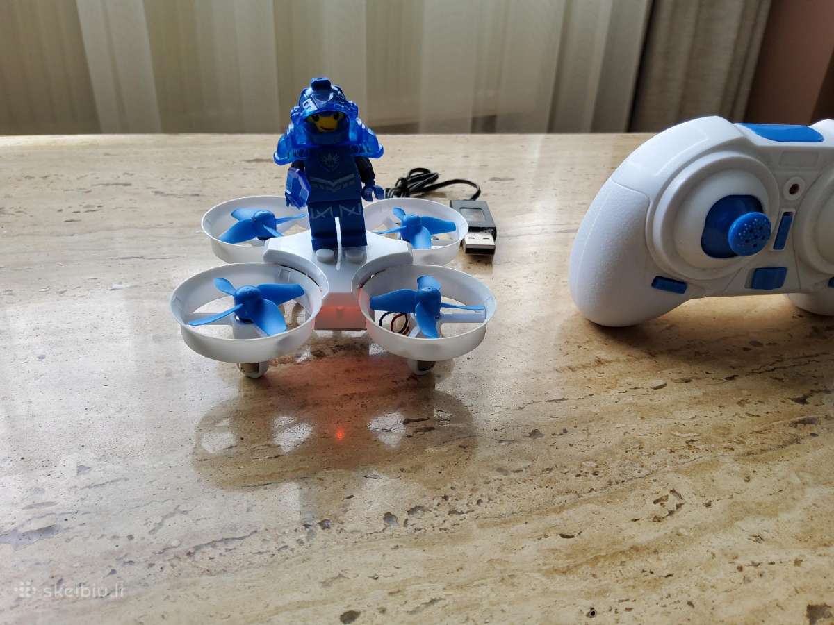 Skraidantis žmogeliukas kaip Lego - nuotraukos Nr. 2