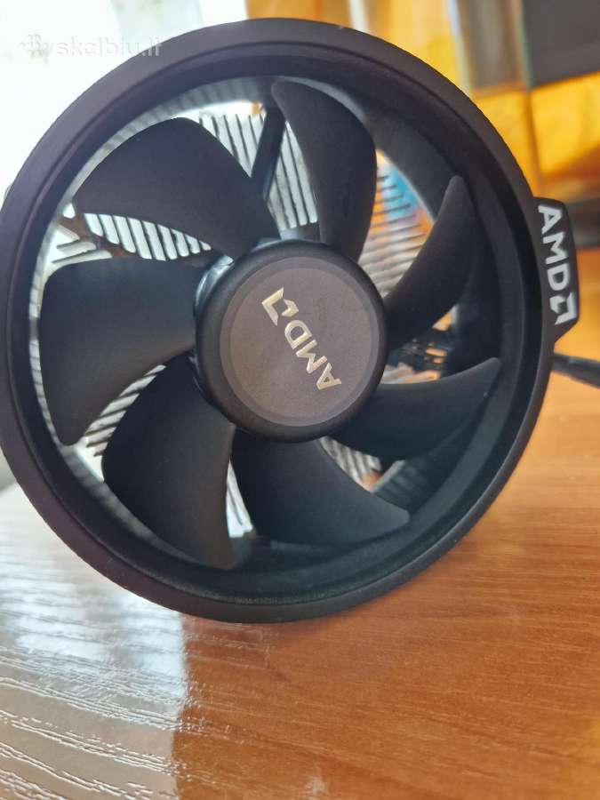 Ryzen 5 1600 su originaliu cooler'iu
