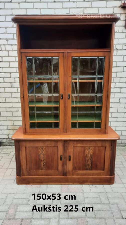 Mid-century stiliaus švediška vitrina