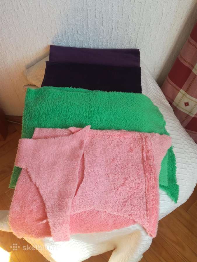 Mažos pliušinės audinių atraižos rankdarbiams - nuotraukos Nr. 2