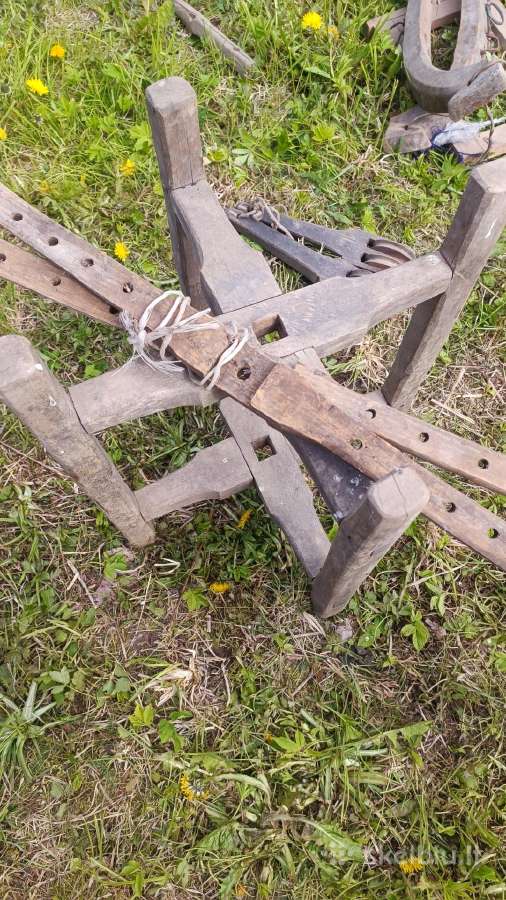 Daug antikvarinių rakandų - nuotraukos Nr. 7