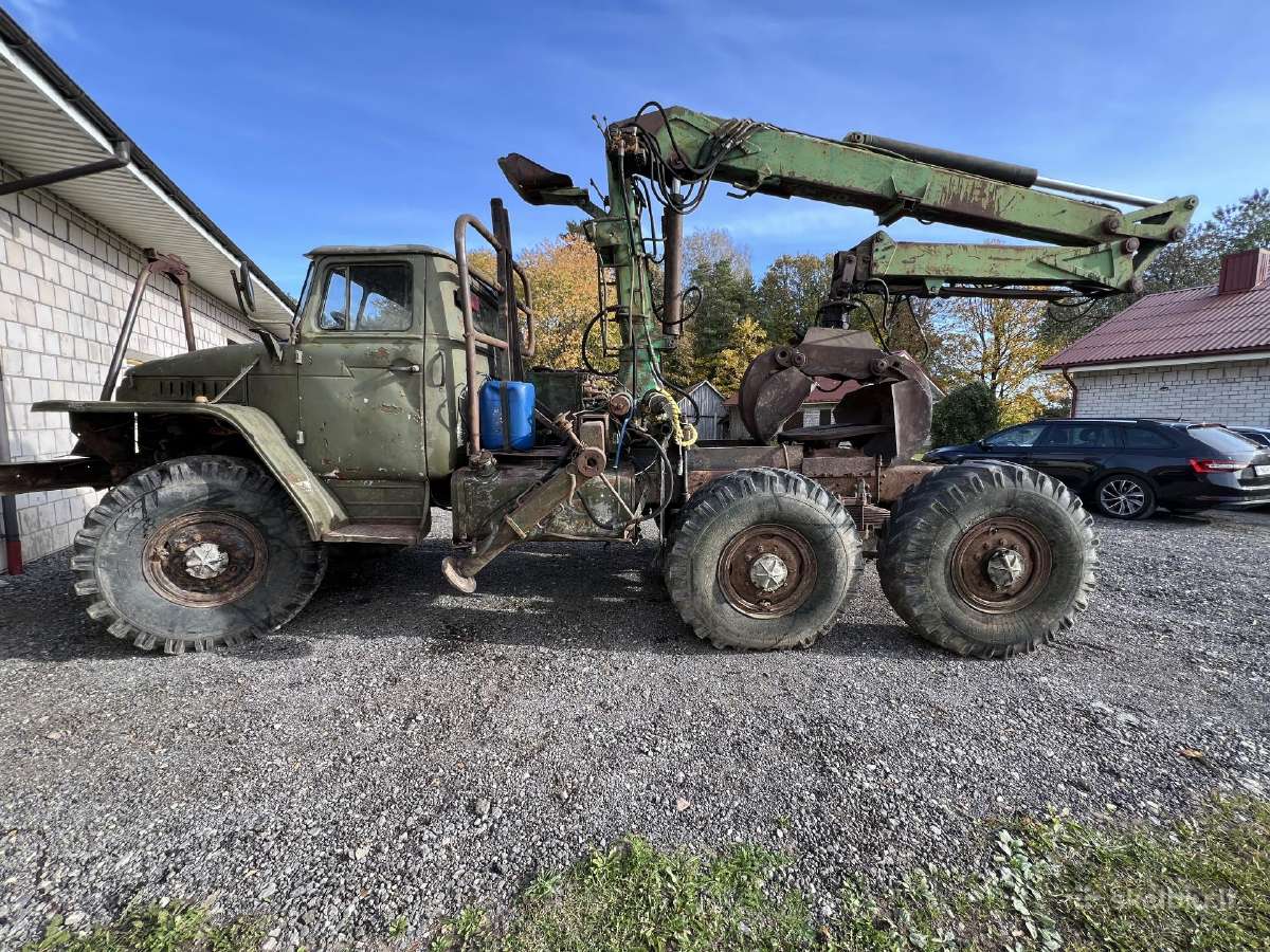 Ural 375 su krautuvu