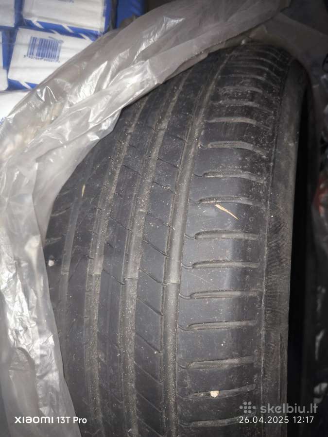 Beveik naujos Pirelli Cinturato P7 94v 215/55 R17