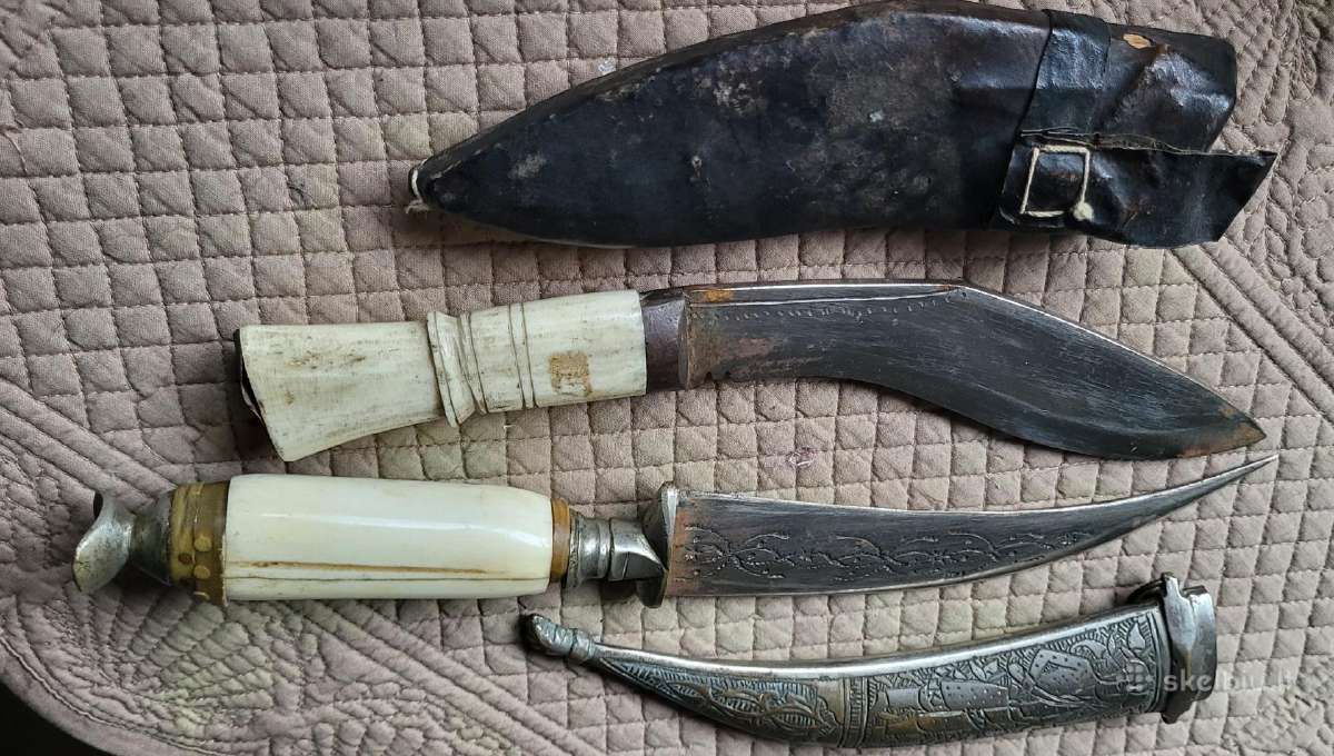 Vintažiniai rankų darbo peiliai su kaulo rankena