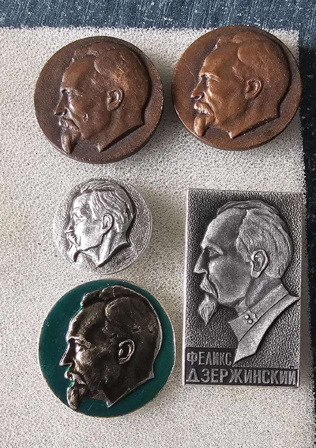 Ženkliukai.