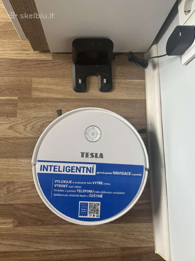 Plaunantis siurblys-robotas Tesla Robostar Iq400