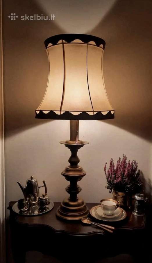 Įspūdingas senovinis žalvario šviestuvas -88cm.