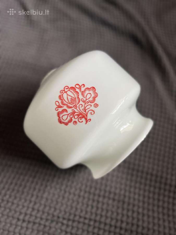 Vintage baltas su ornamentais lempos gaubtas