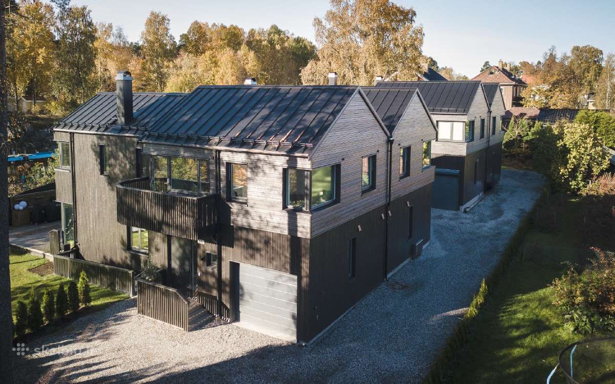 Darbas prie skydinių karkasinių namų Norvegijoje