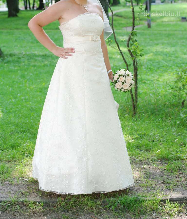 Klasikinė vestuvinė suknelė