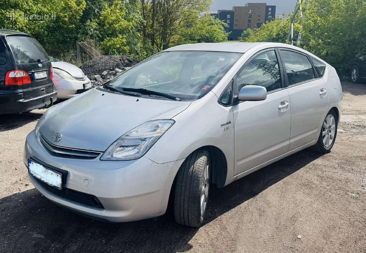 Toyota Prius nuoma