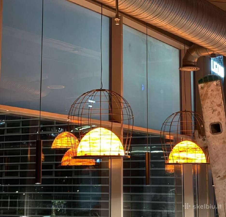 Šviestuvai restorane naudoti