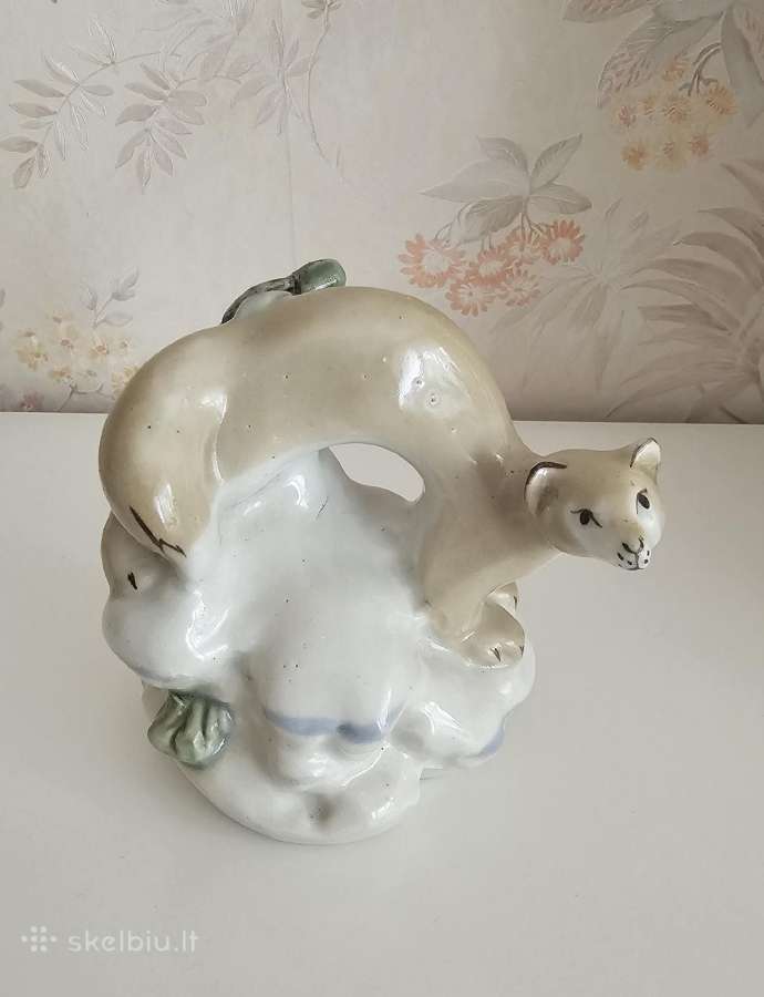 Tarybinės porcelianinė skulpturėlė.