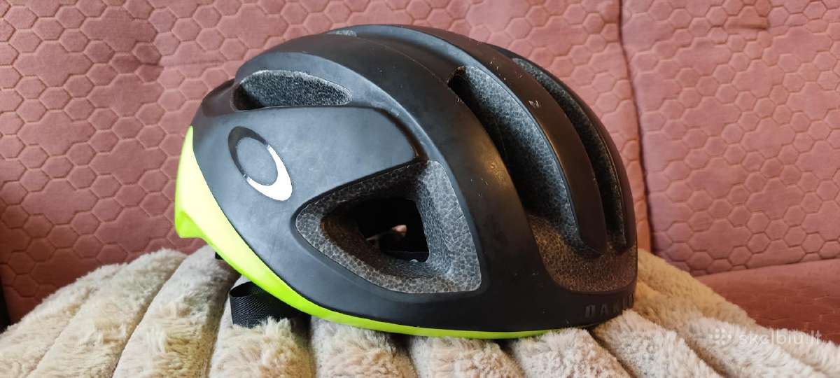 Oakley Aro 3 Mips šalmas