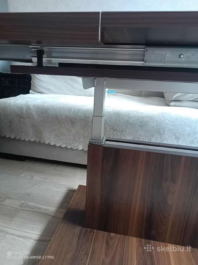 Išskleidžiamas valgomojo stalas