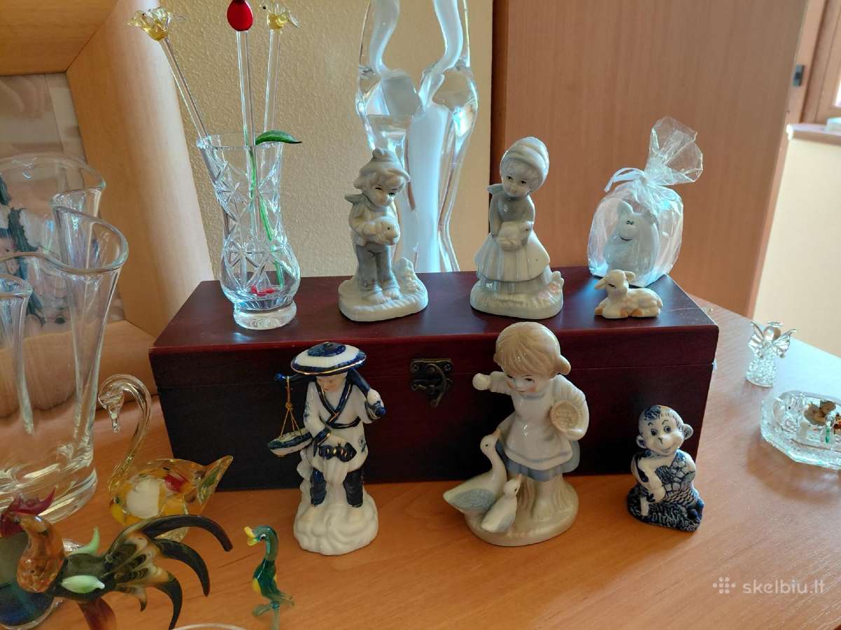 Senų laikų statulėlės,dekoracijos,vazos