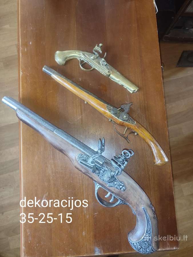 Seni šautuvų muliazai dekoracijai