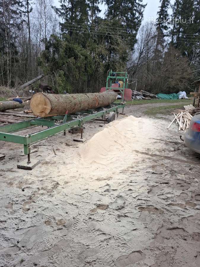 Žemaitijoj mobiliu gateriu pjaumane mediena 40€kub