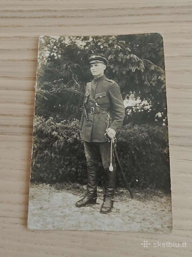 Nepriklausomybės kovos. Karininkas su kardu