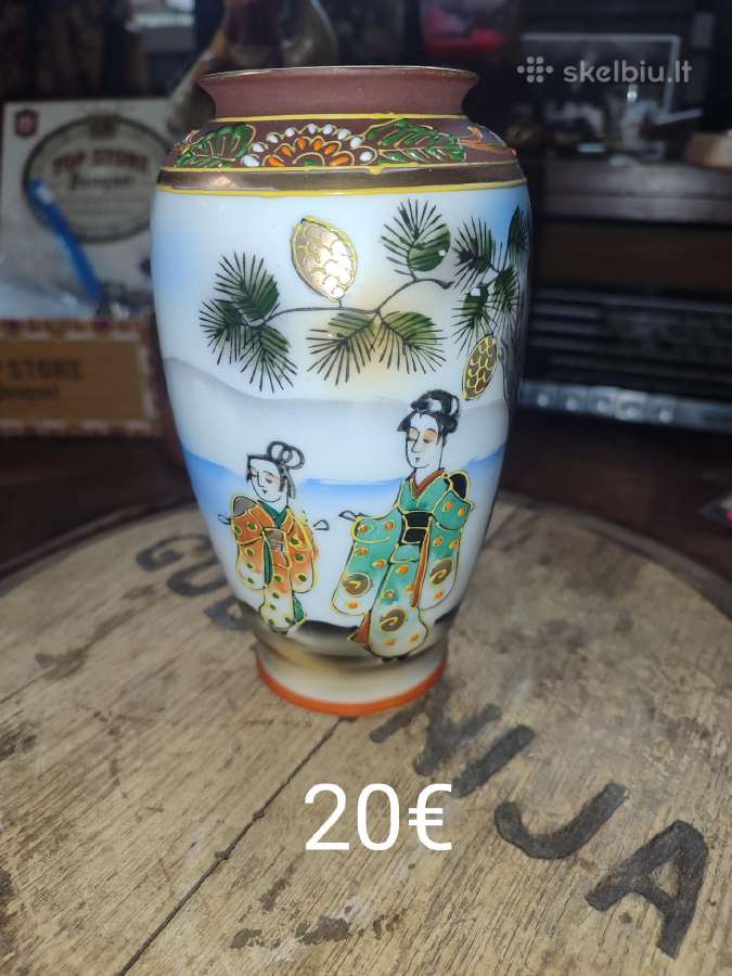 Vintažinė japoniška vazele piešta rankomis