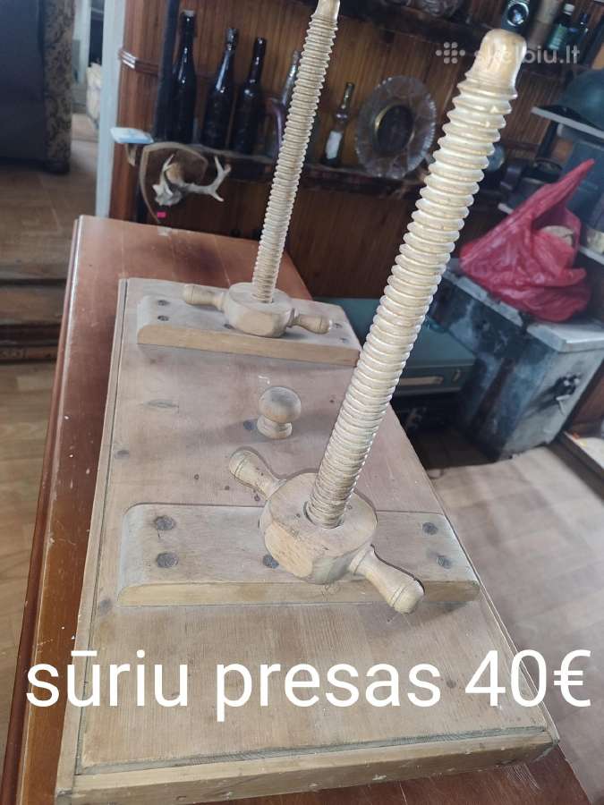 Senas naujas sūriu presas