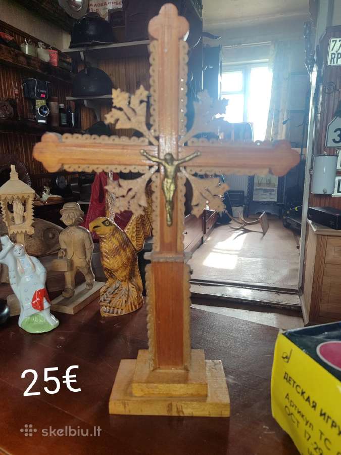 Senas lietuviškas medinis kryžius