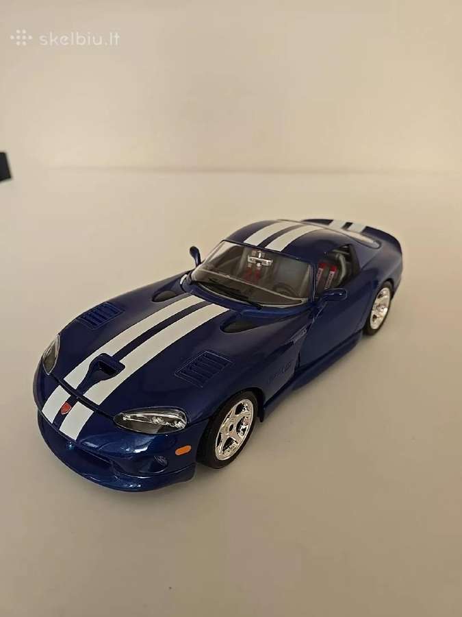 Dodge Viper gts modeliukas 1:18 atsidaro dalys