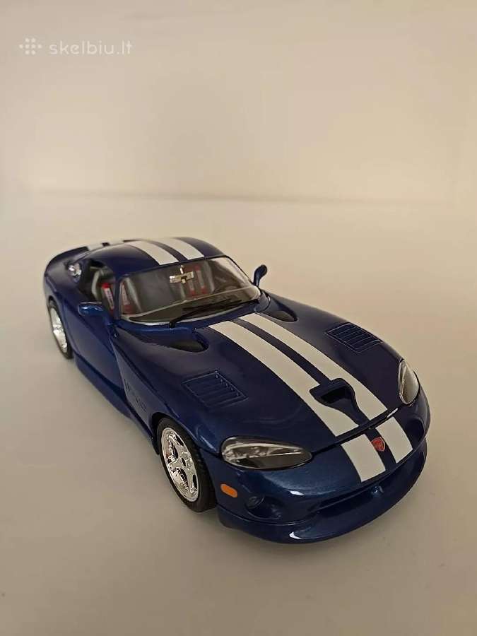 Dodge Viper gts modeliukas 1:18 atsidaro dalys - nuotraukos Nr. 2