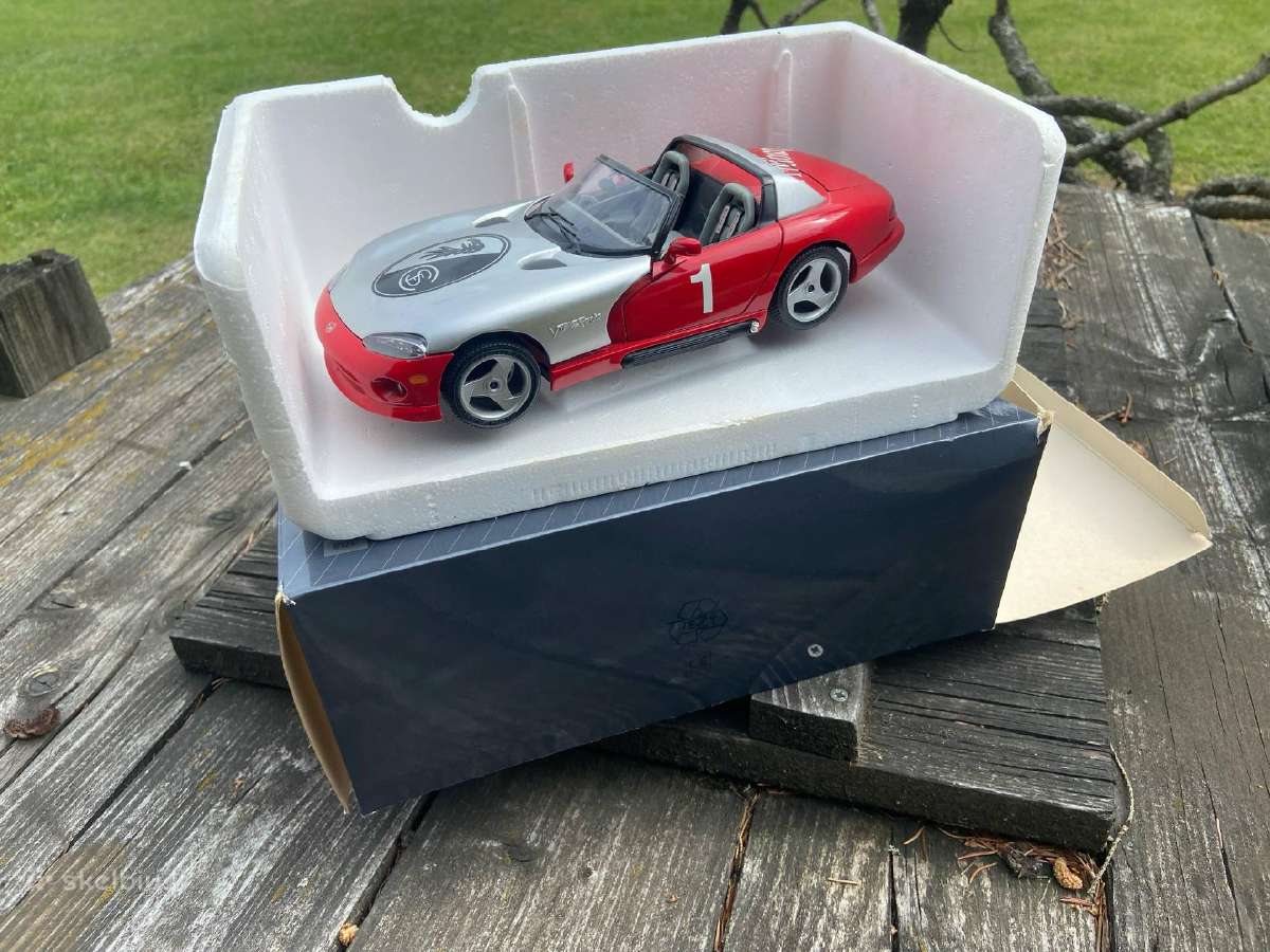 Modeliukas Dodge viper rt10 1:18 reto leidimo