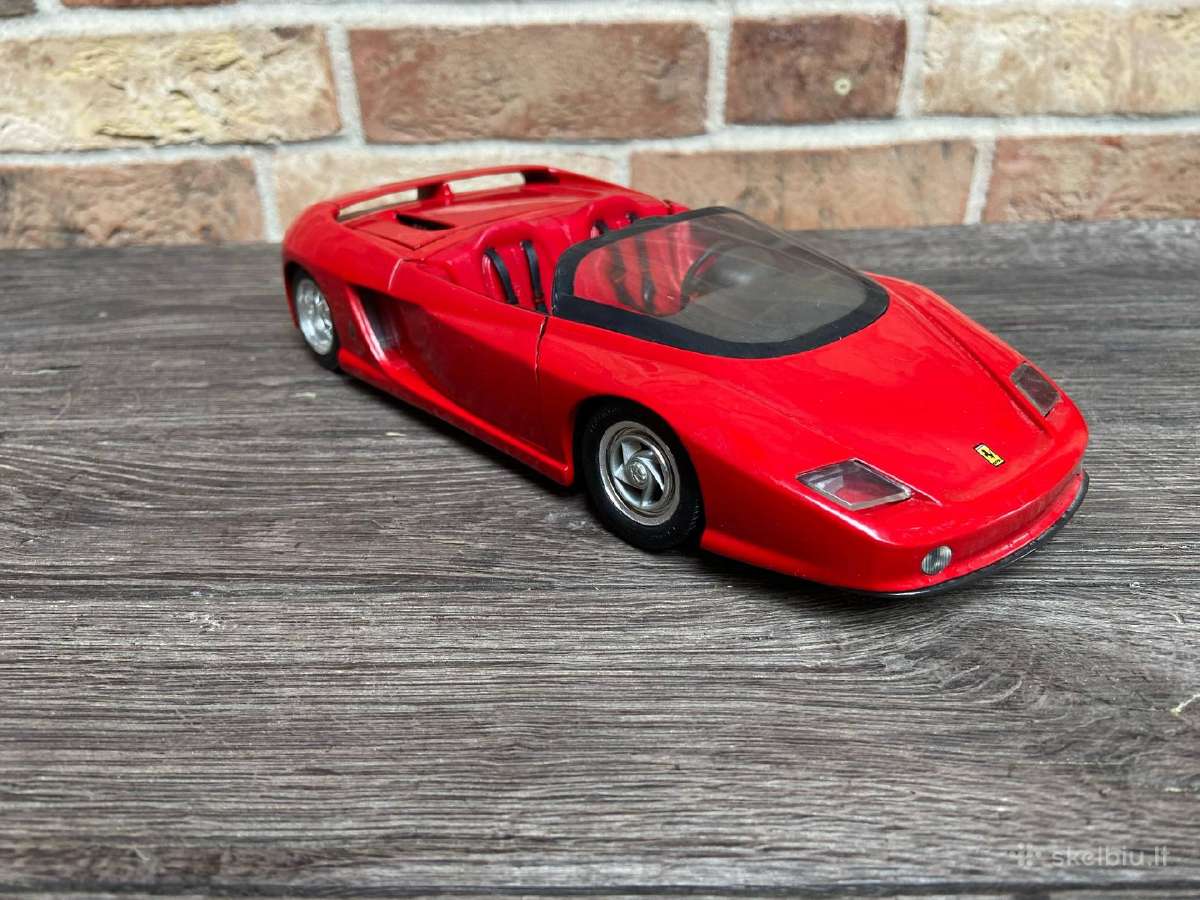 Modeliukas Ferrari mythos 1:18 revell metalas