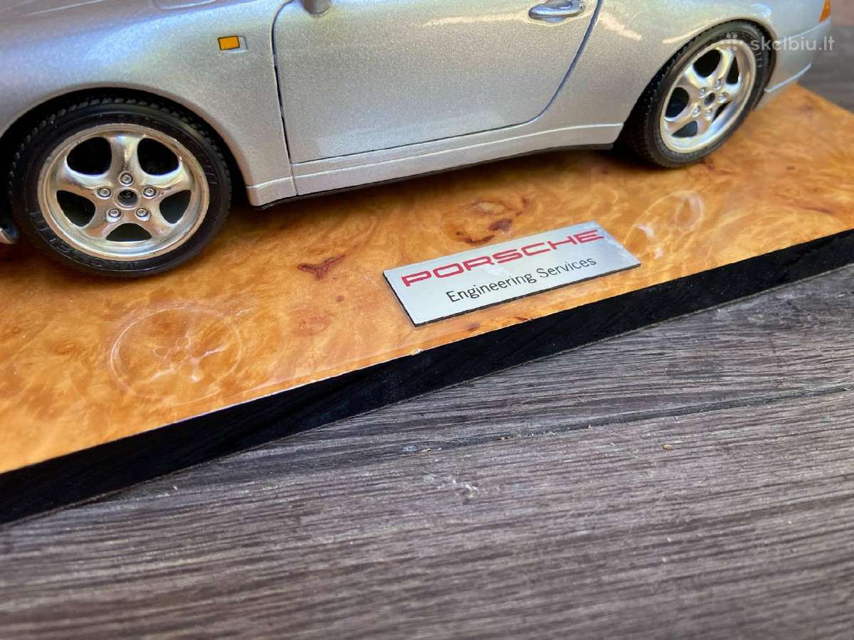 Modeliukas porsche 911 su stendu 1:18 bburago - nuotraukos Nr. 2