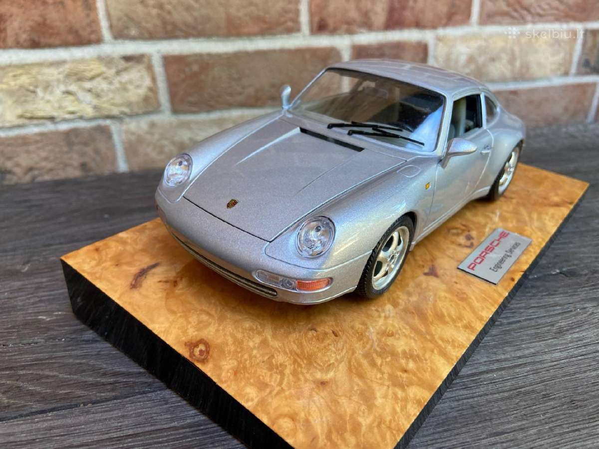 Modeliukas porsche 911 su stendu 1:18 bburago - nuotraukos Nr. 3