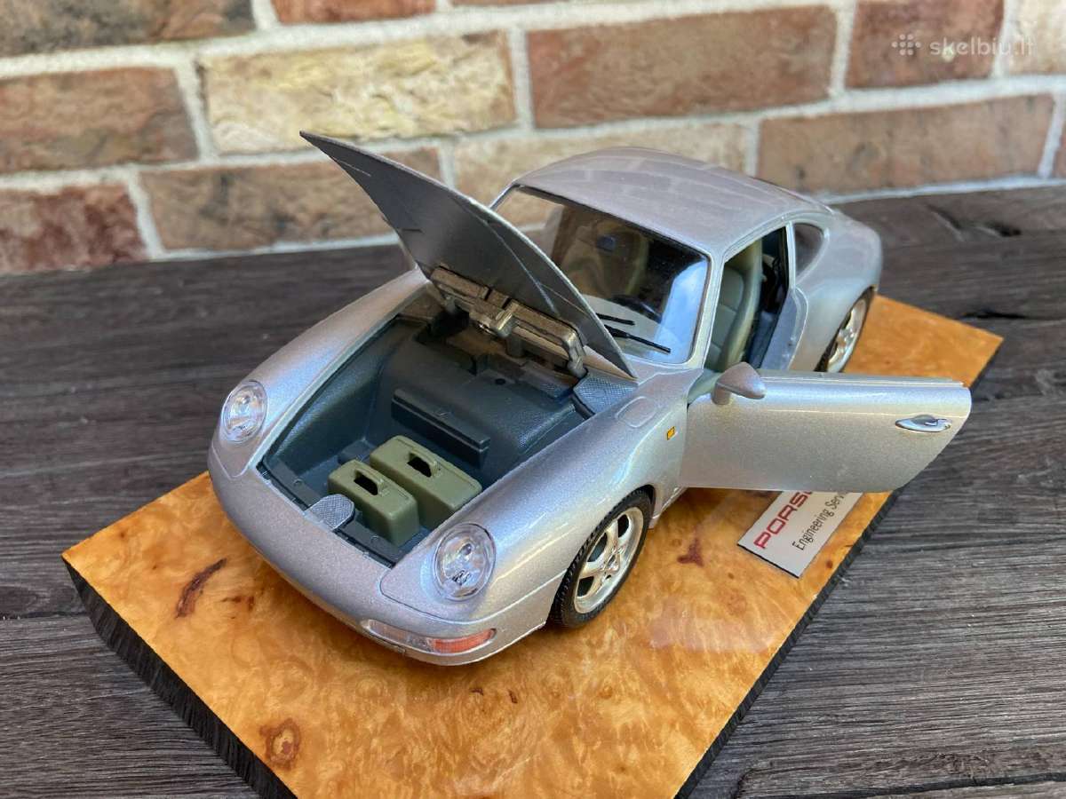 Modeliukas porsche 911 su stendu 1:18 bburago - nuotraukos Nr. 4
