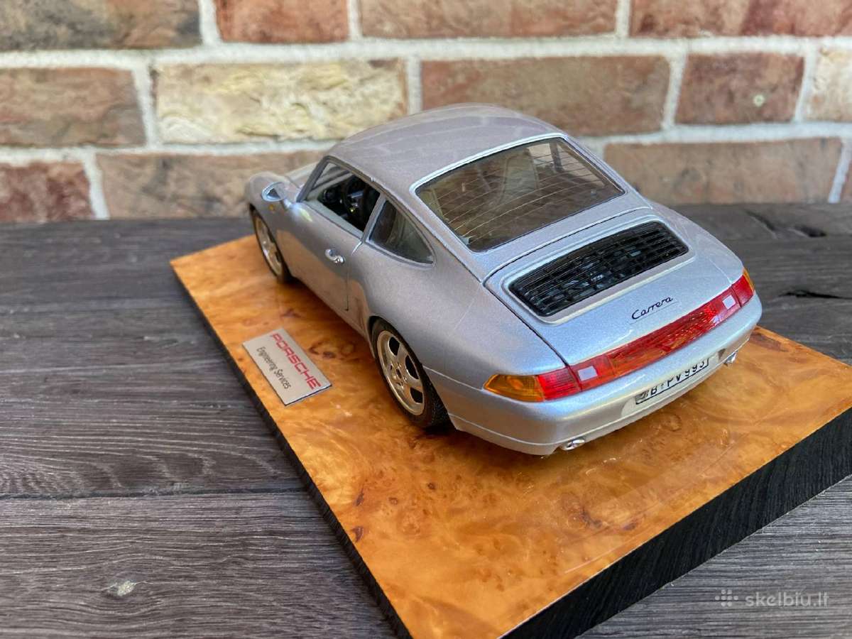 Modeliukas porsche 911 su stendu 1:18 bburago - nuotraukos Nr. 5