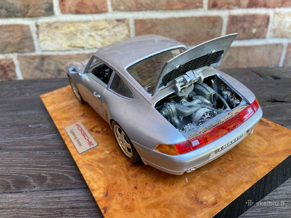 Modeliukas porsche 911 su stendu 1:18 bburago - nuotraukos Nr. 6